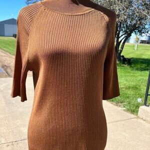 Tahari women’s size M, elbow length sleeve ribbed knit sweater